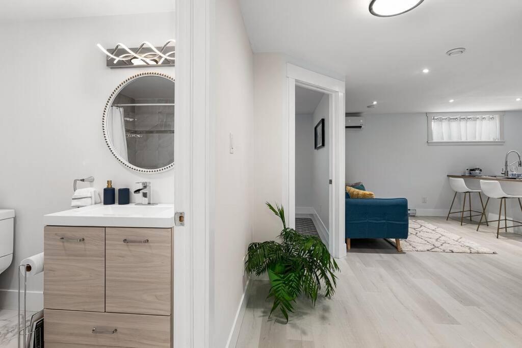Beautiful 1 Bedroom Apartment - Private Entrance Монктон Экстерьер фото