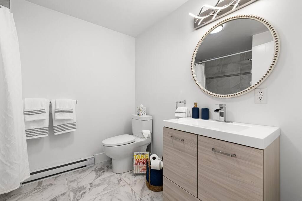Beautiful 1 Bedroom Apartment - Private Entrance Монктон Экстерьер фото